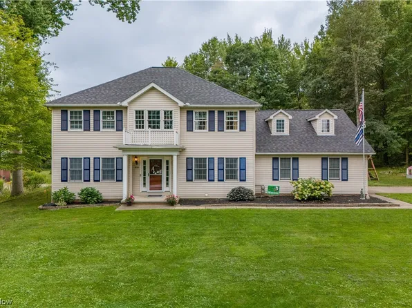 300 Bennington Dr, Sebring, OH 44672