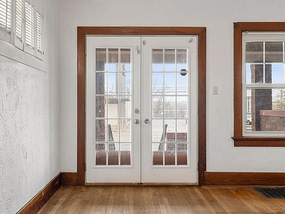 2nd image of 2822 Linden Ave