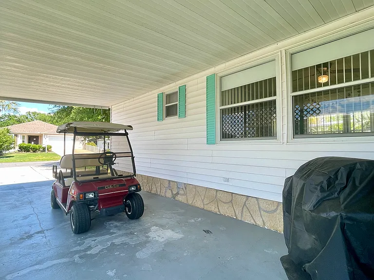 1016 Nell Way — Photo 36