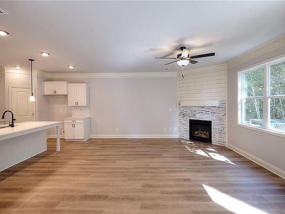 4th image of 179 Crest Dr #79