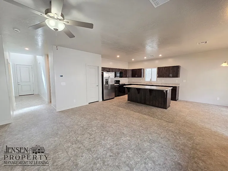 528 S Riverbed Dr — Photo 5