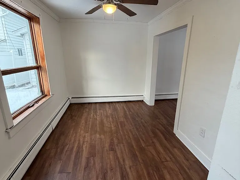 1817 Dickson Ave — Photo 9