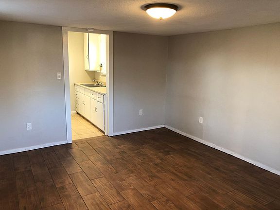 3rd image of 1615 Kenwood Dr