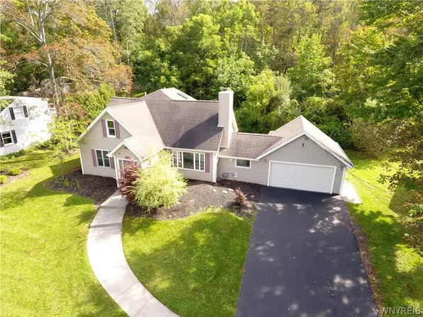 862 Hillside Dr, Lewiston, NY 14092