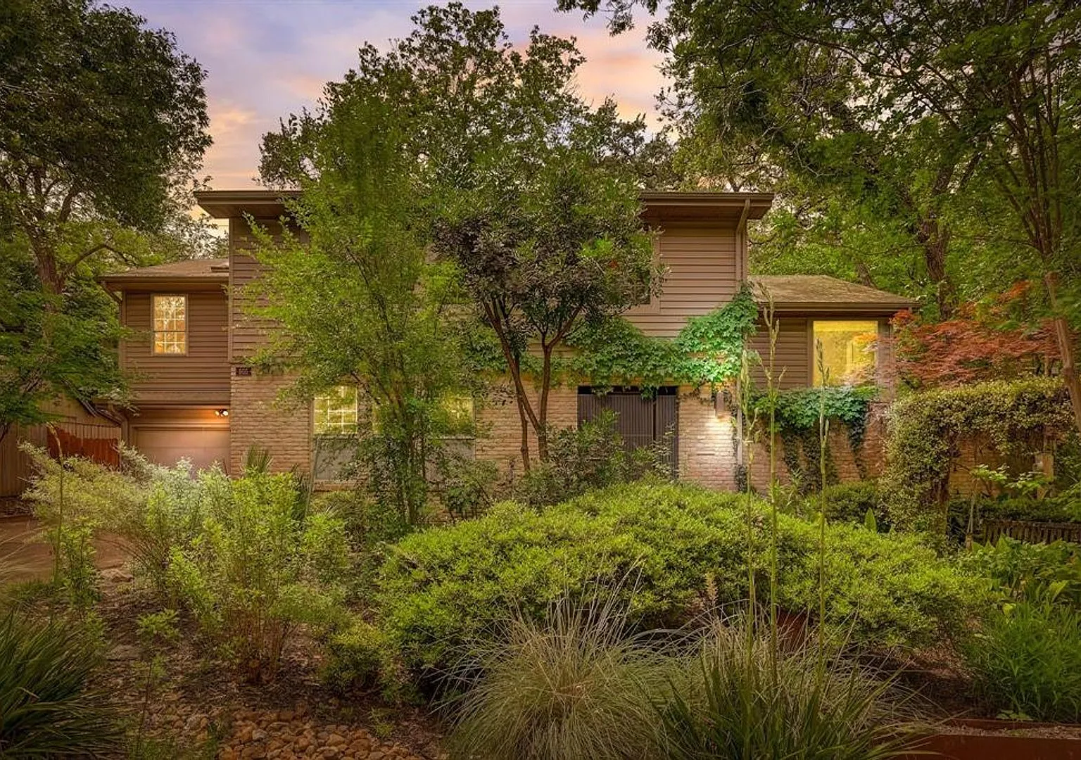 805 Leonard St - Amazing 7 bed House walking distance to UT. — Photo 1