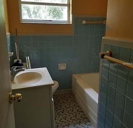 3rd image of 2701 W Hamilton Ave