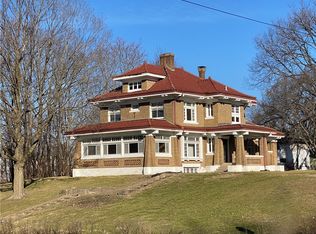 615 Harrison Ave, Charleston, IL 61920