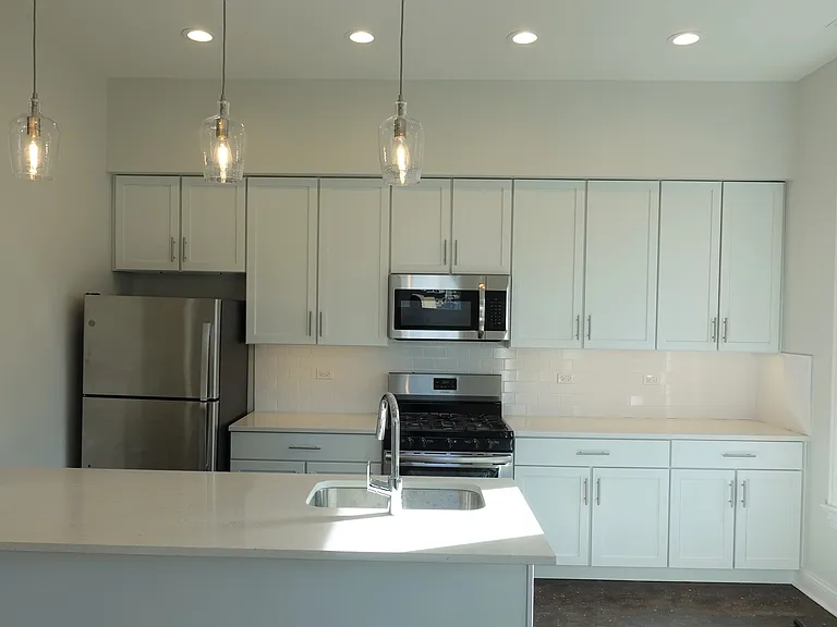809 N Franklin St #3F — Photo 1