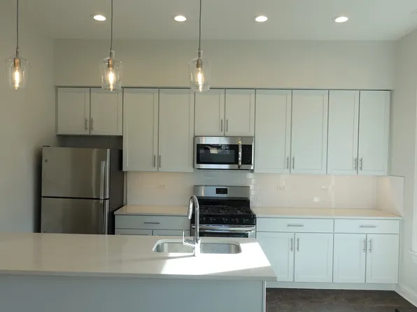 809 N Franklin St #3F, Chicago, IL 60610