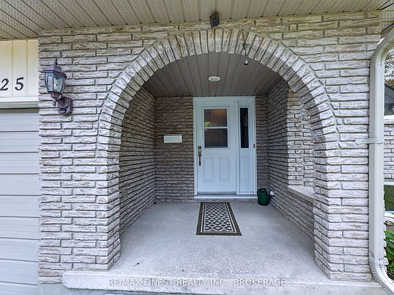 2nd image of 525 Whites Rd