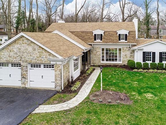 2nd image of 3829 Stoneyridge Dr