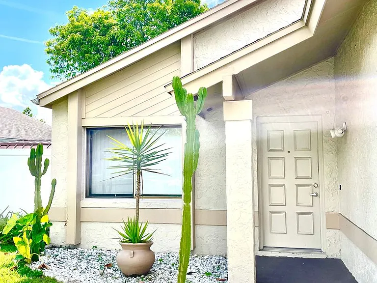 11451 Darlington Dr — Photo 2