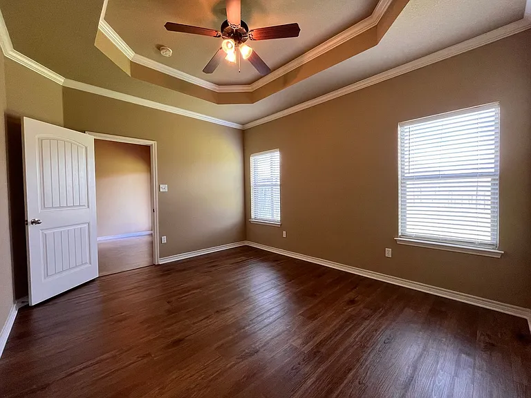 3037 Breton St — Photo 15