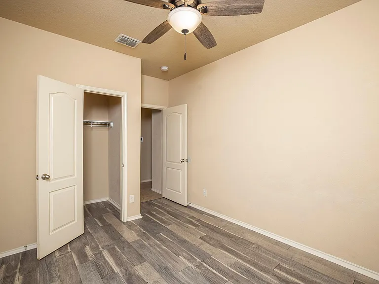 433 Stonebrook Dr — Photo 5