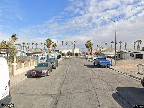 Exterior Neighborhood (street photo)