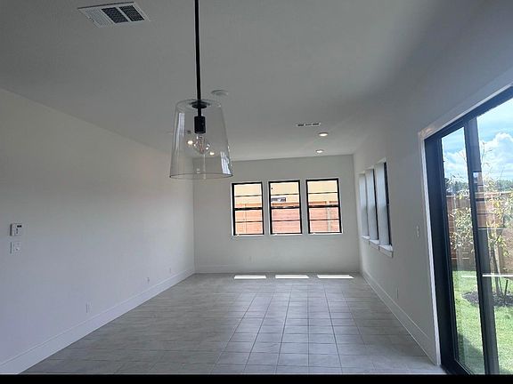 3rd image of 3218 Royal Oaks Hollow Ln