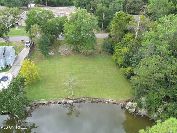 Seacrest Dr, Gautier, MS 39553