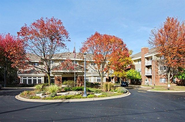 1st image of 605 Barrington Ave APT 100