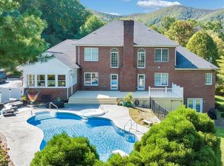 6809 Hidden Woods Dr, Roanoke, VA 24018