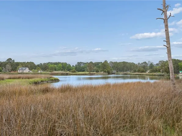 67AC Oyster Haven Ln, Hayes, VA 23072