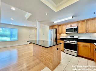 180 Thornton Rd, Chestnut Hill, MA 02467