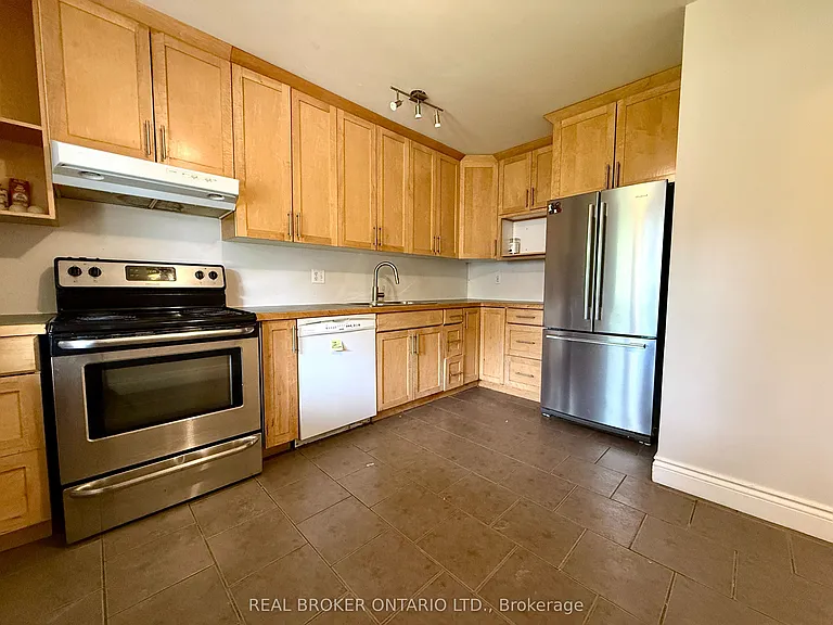 93 Melanie Cres — Photo 8