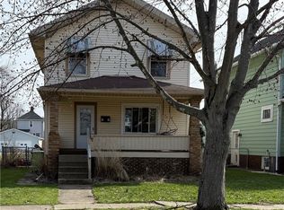 717 N Dawson St, Uhrichsville, OH 44683