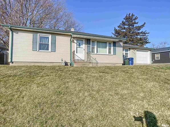 4426 N Pine St, Davenport, IA 52806