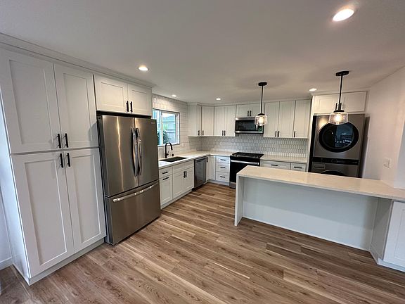 3rd image of 4495 Cerritos Ave