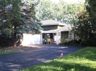 901 E Zinnia Ln, Palatine, IL 60074