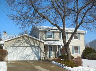 N76W15320 Countryside Dr, Menomonee Falls, WI 53051