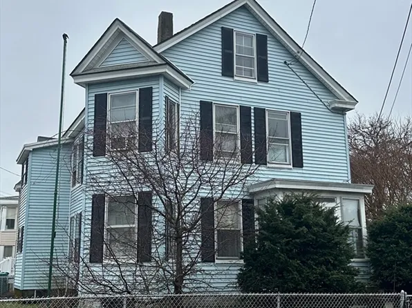 17-19 Fisher St, Lowell, MA 01850