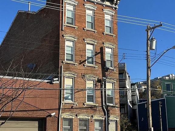 2nd image of 118 E Liberty St