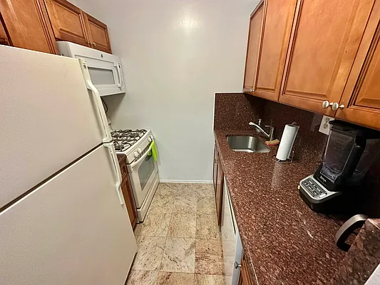 Rented by J PRESTON AND ASSOCIATES INC | media 8