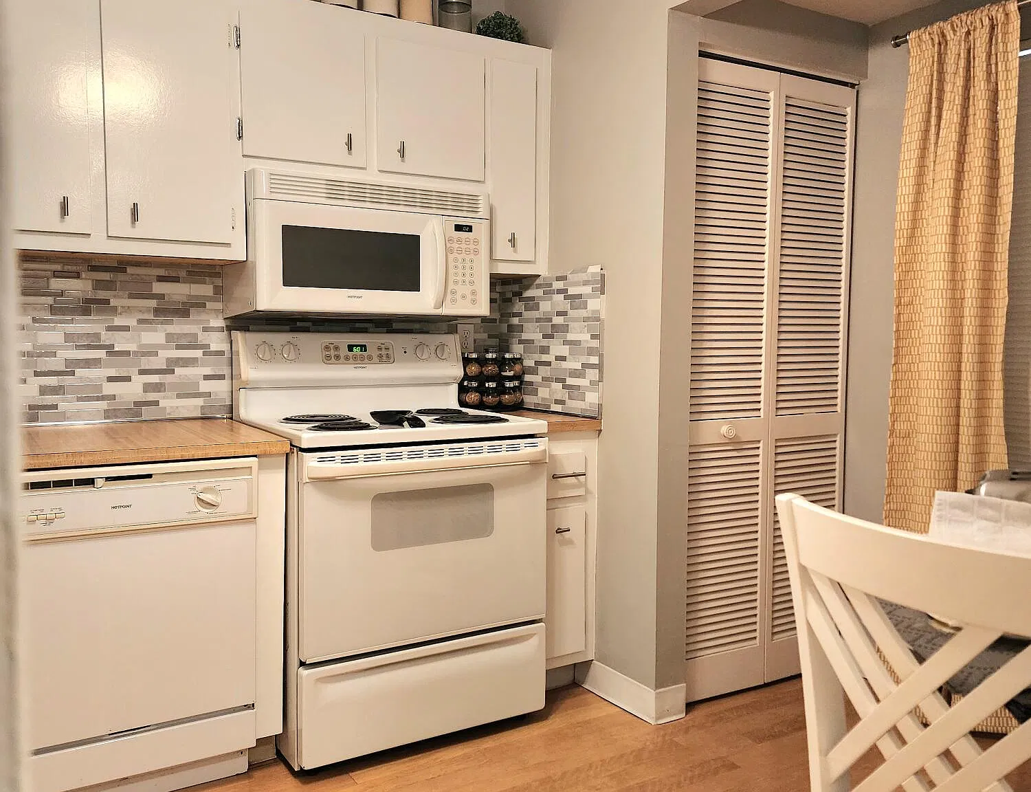 2 bed, 2.0 bath, 972 sqft, $2,300 — Photo 3