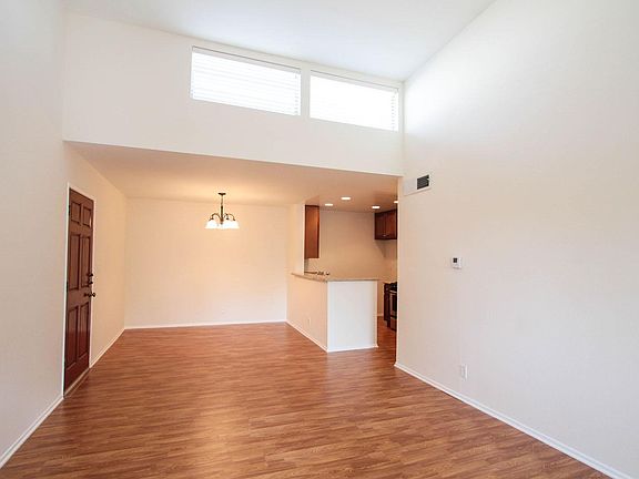 5th image of 18645 Hatteras St Unit 231