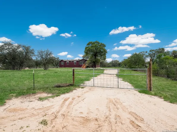 384 Adcock, Poteet, TX 78065