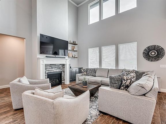 5th image of 18709 Oakcrest Dr