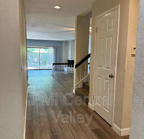 1725 Edgebrook Dr #C — Photo 2