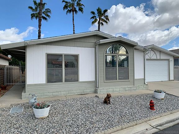 2nd image of 700 Bahama Dr