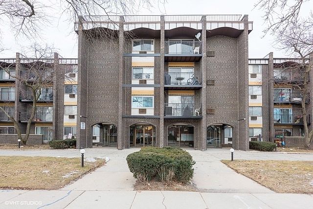 1st image of 6800 N California Ave APT 2B