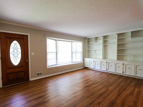 2nd image of 408 4th Ave NE