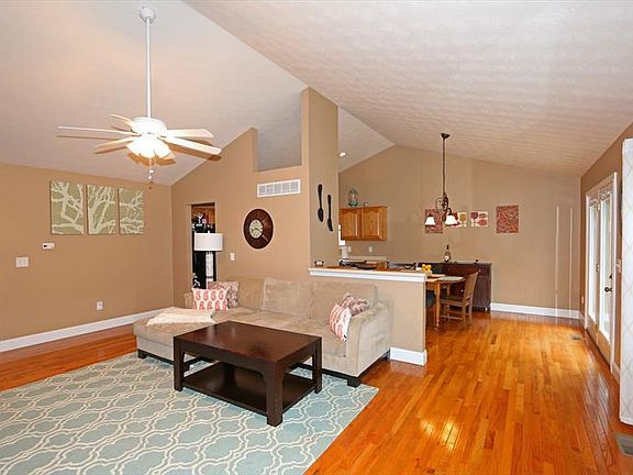 3rd image of 514 Sunset Dr