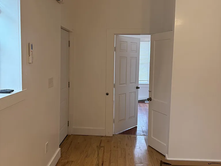 1120 W Mulberry St — Photo 3