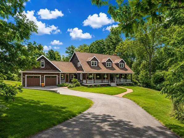 3 Lealand Peck Dr, Wrentham, MA 02093