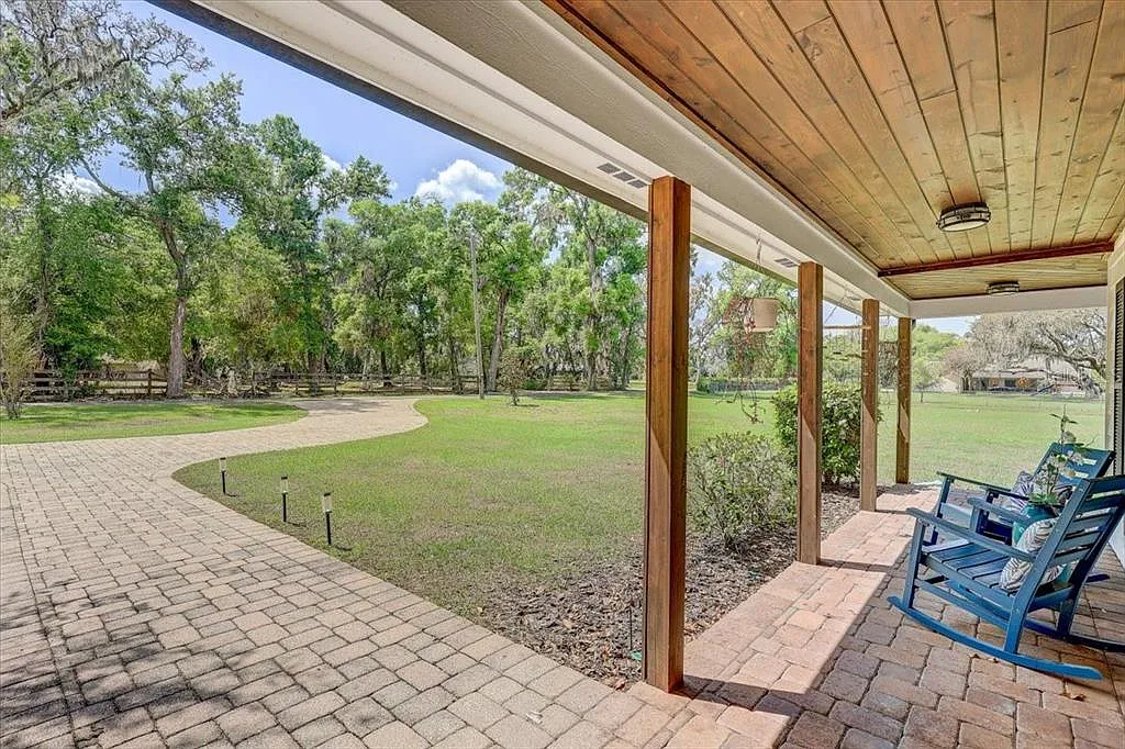 5 bed, 6.0 bath, 4004 sqft, $5,900 — Photo 3