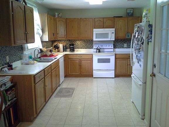 3rd image of 211 N Ridge Dr