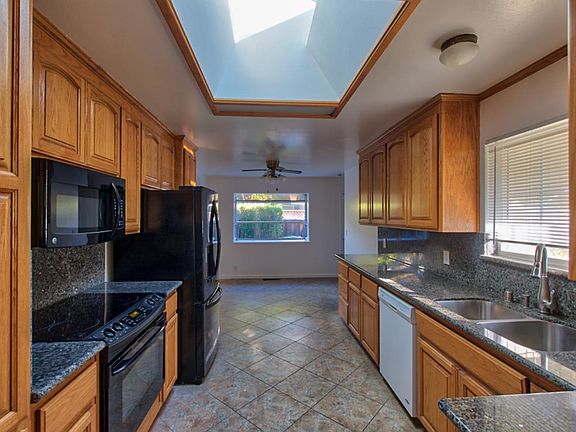 5th image of 1127 Dwyer Ave