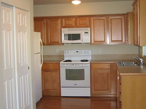 3rd image of 20721 Olympic Pl NE APT B102