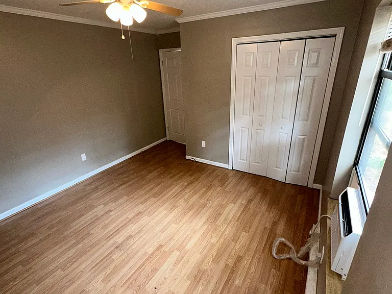 944 Carter St #B — Photo 6